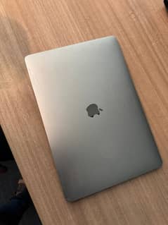 MBP 2016 i7 16 GB Ram 512 GB Storage  2GB AMD Graphics Card