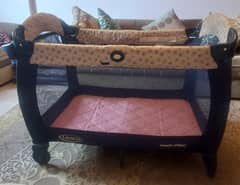 Graco contour Electra Deluxe baby cot / playpen ( Like New )