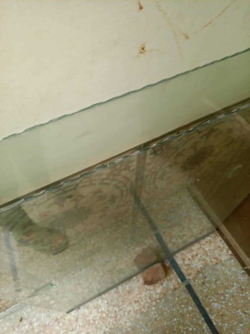 SHOW CASE WITH GUD CONDITION 2