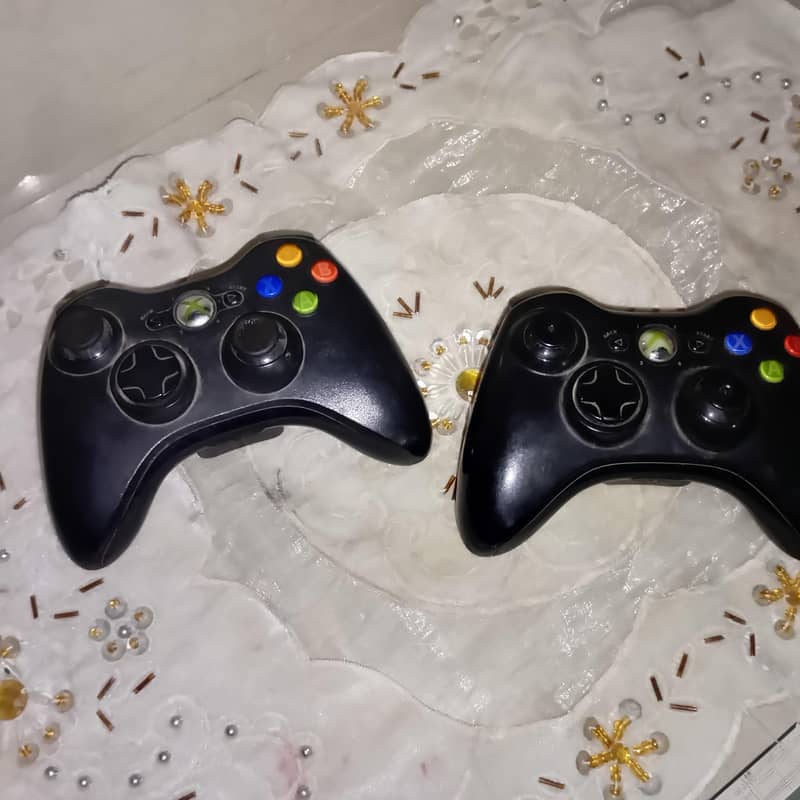 Xbox 360 slim 500gb with box red light fault with 2 controller 4