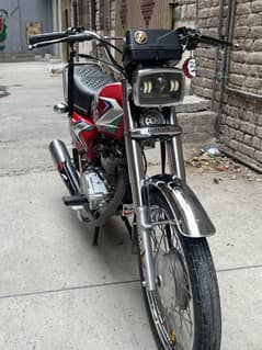 Honda 125 fresh contact on 03205741797