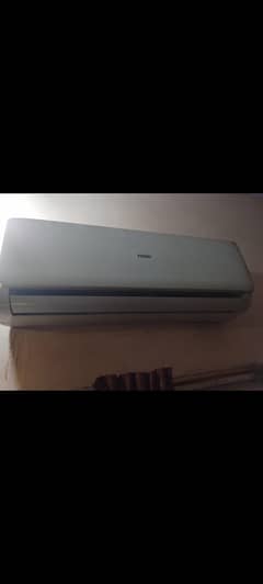 Haier Ac 1 ton ok condition