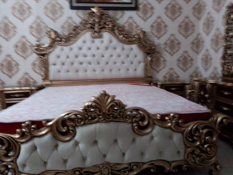 King Bed with dressing table  and side tables 0