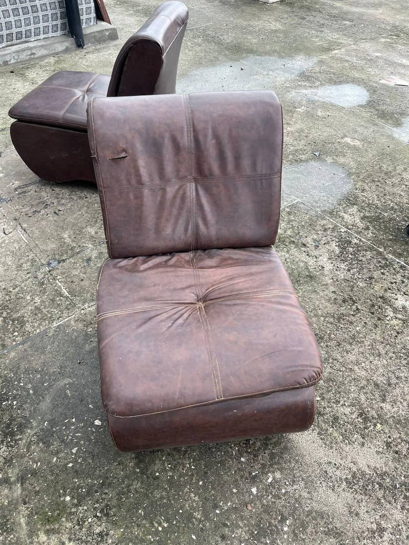 4 sofa wuth good condition 0