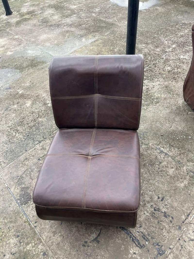 4 sofa wuth good condition 2