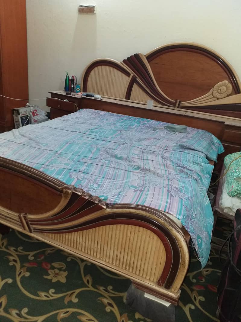 1 bed with side tables and 1 sofa set and 1 safe almari with 3 doors 0