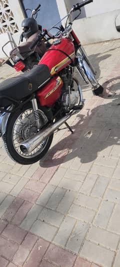 Honda cg 125  2022 red clrKarachi number (read adf first)
