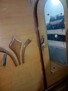 pour wood almari