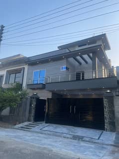 10 Marla Slightly Use Modern House For Sale
