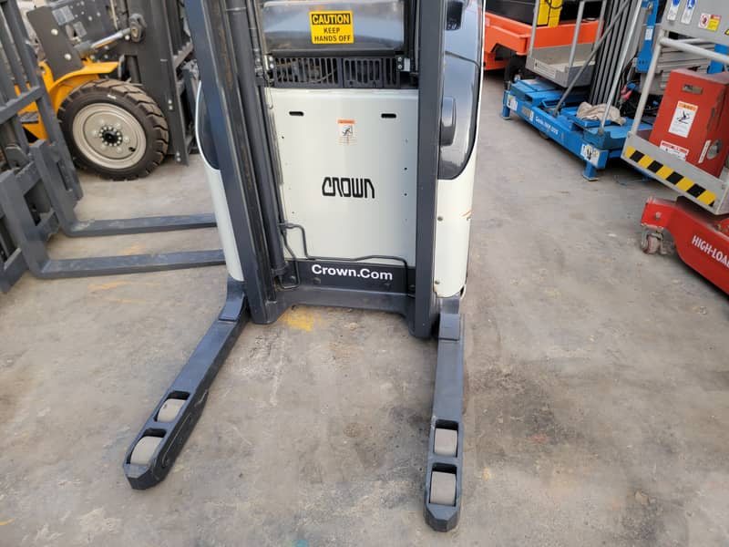 CROWN RD5725-30 Reach Truck Stacker Lifter Forklift Electric Forklift ...