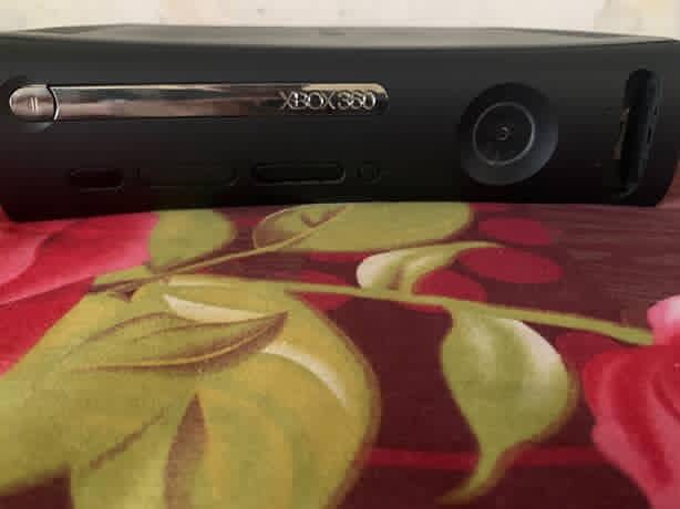 Xbox 360 jasper model 40+ games one wired controller 10/10 condition 1