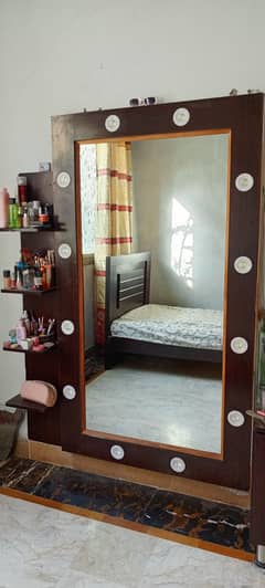 Vanity mirror