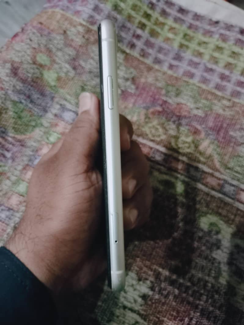 Iphone XR Non PTA Factory Unlock with Box 7