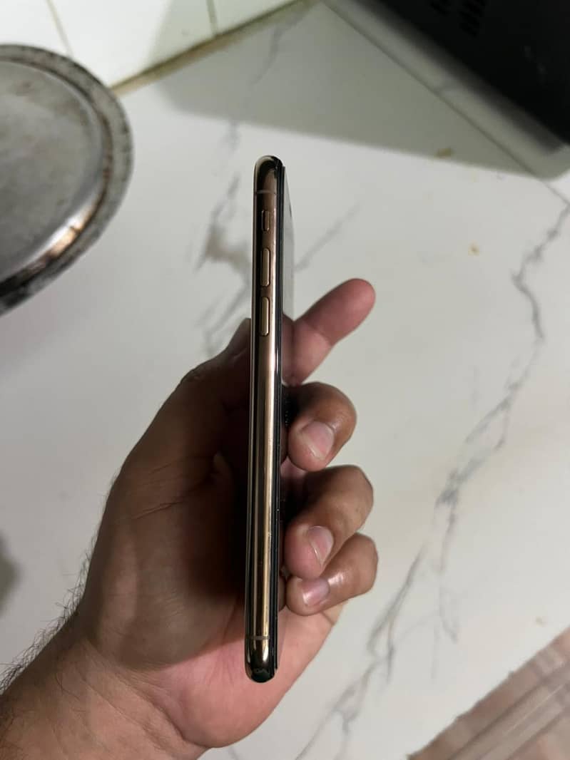iphone XS factory unlock 1