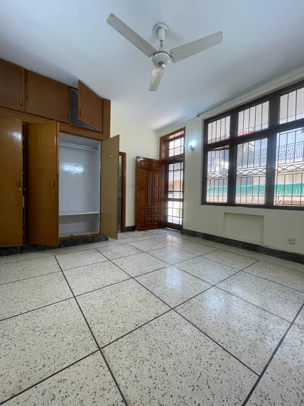 Upper Portion with Seperate Gate and Servent Quarter 0