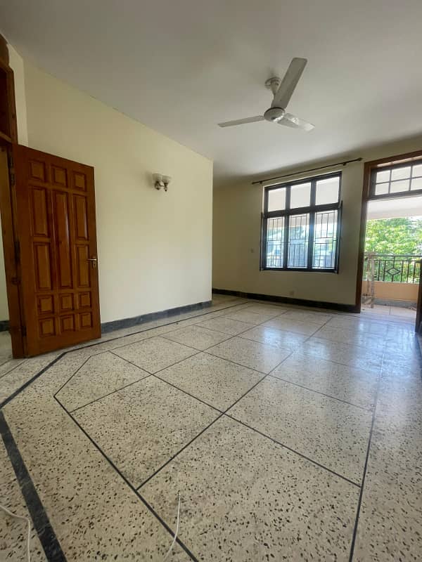 Upper Portion with Seperate Gate and Servent Quarter 10