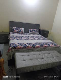 Bed set, dressing table, sari