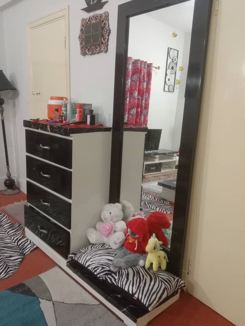Double bed with 2 side tables and dressing and TV table 0