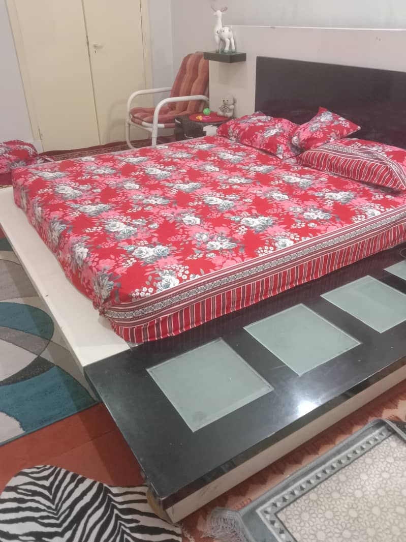 Double bed with 2 side tables and dressing and TV table 3