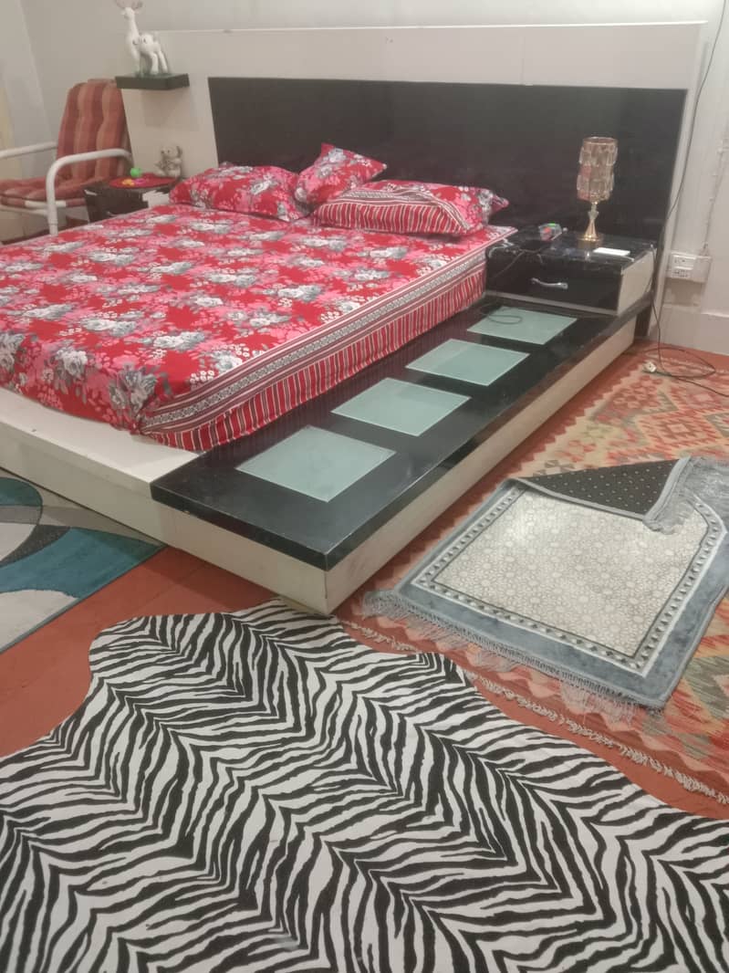 Double bed with 2 side tables and dressing and TV table 4