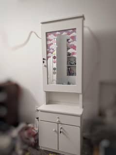 mirror/dressing