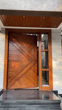 30M Corner 3 Sides Open - Basement + Renovated House