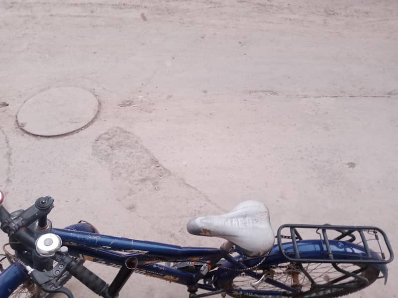 Full size bicycle Only 1 year use 3