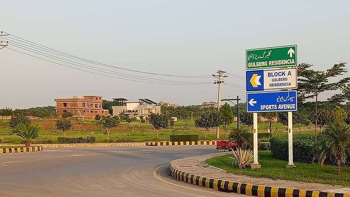1 KANAL POSSESSION ABLE PLOT IN BLOCK C GULBERG FOR SALE 3