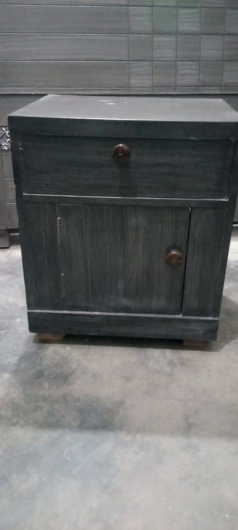 New condition bed few month use with dressing table 3