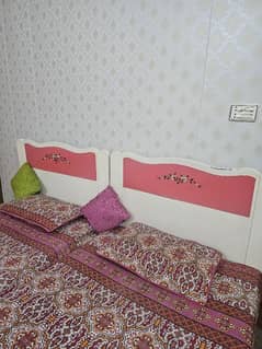 2 Single bed with one side table