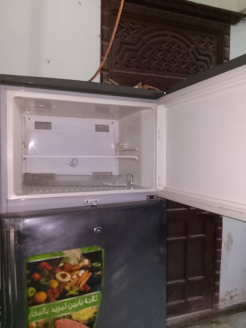 dansite fridge full size at 47000 only it have a minor Cooling issue. 2