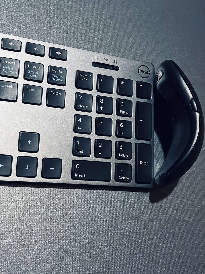 Dell Wireless Keyboard Mouse Combo - Multi Device - New Like Condition 1
