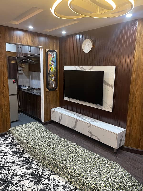 Per day Facing Eiffel Tower view studio apartment 5