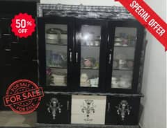 Black and white showcase made with priemium qulity wood in sale