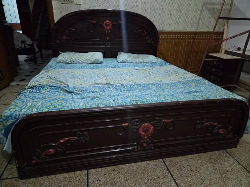 king size bed with 2 side tables and dressing table 0