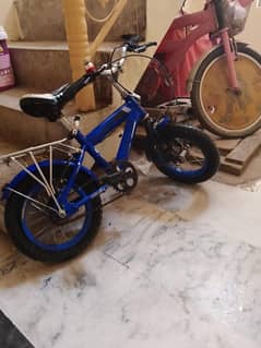 kids cycle Chinese not local with 2 training tyres
