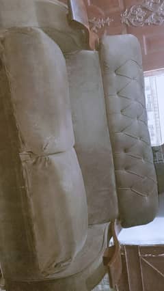 This is a 7 seater sofa set