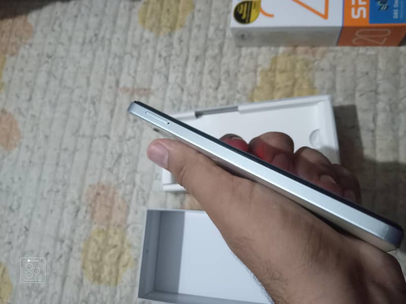 Tecno Spark 20 8+8/256 Cyber White in 10/10 condition like NEW. 5
