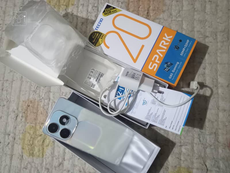 Tecno Spark 20 8+8/256 Cyber White in 10/10 condition like NEW. 7