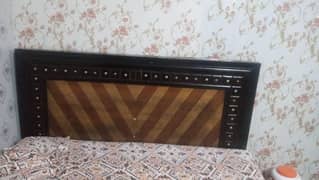 bed no side table