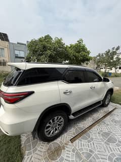 Toyota fortuner 17000 driven