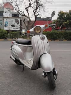 Vintage Classic Scooter | Unique Retro Look | Collector’s Dream 