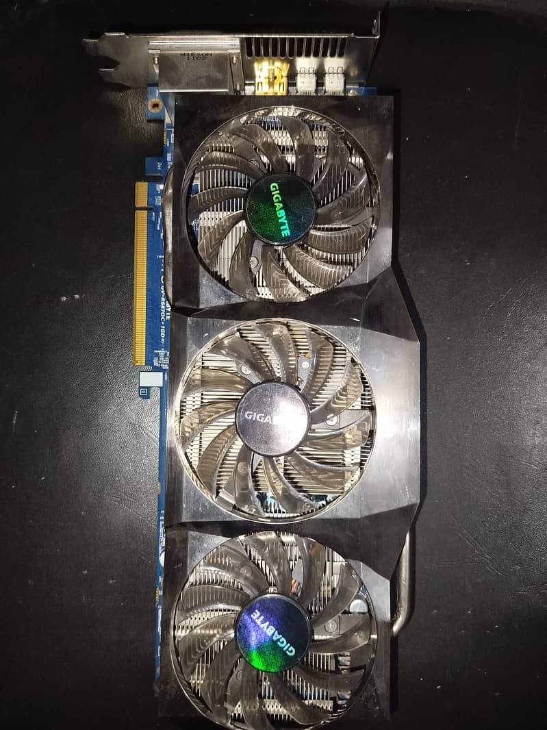 HD 6870 OC (Gigabyte) / 1GB / DDR5/ 256Bit 3