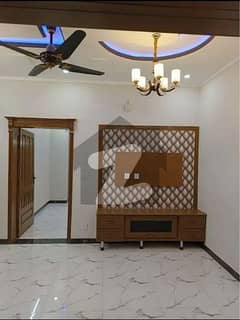 ROOM FOR RENT IN G13 ISB. STUDENTS AND WORKING MALE ONLY. job holder males