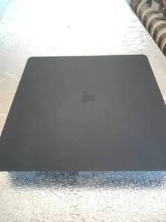 PlayStaion 4 500 GB in best condition contact 03409531021