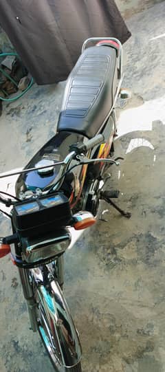 Honda 125 black