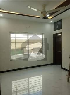 ROOM FOR RENT IN G13 ISB. STUDENTS AND WORKING MALE ONLY. ALL BILLS INCLUDE IN RENT