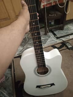 BRAND NEW WHITE ACCOUSTIC GUITAR WITH 10/10 CONDITION