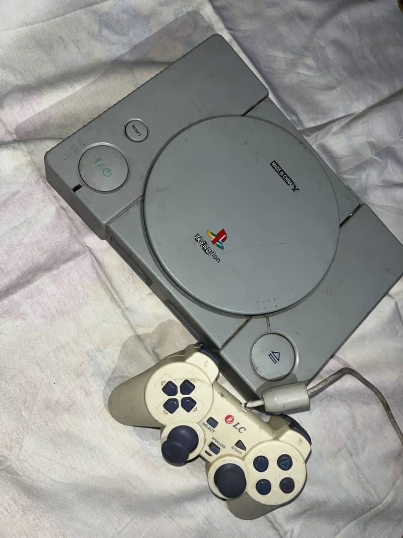 Sony PlayStation 1 10/9 condition only Console and one controller 1