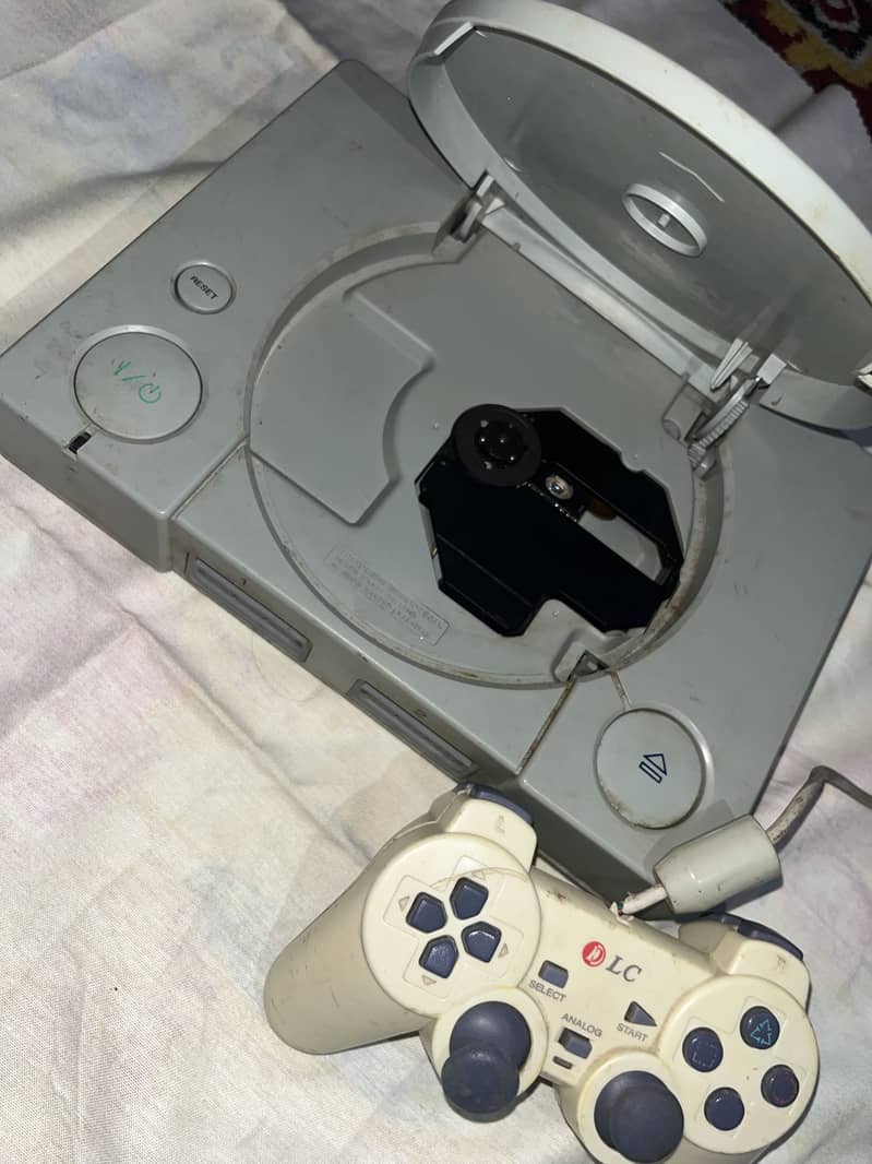 Sony PlayStation 1 10/9 condition only Console and one controller 3